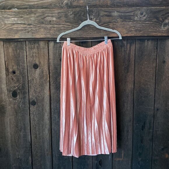 Velvet Rose Blush Pink Pleated Skirt - Picture 2 of 9